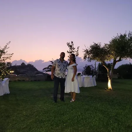 Daire Aloni And Lassi (Kefalonia)