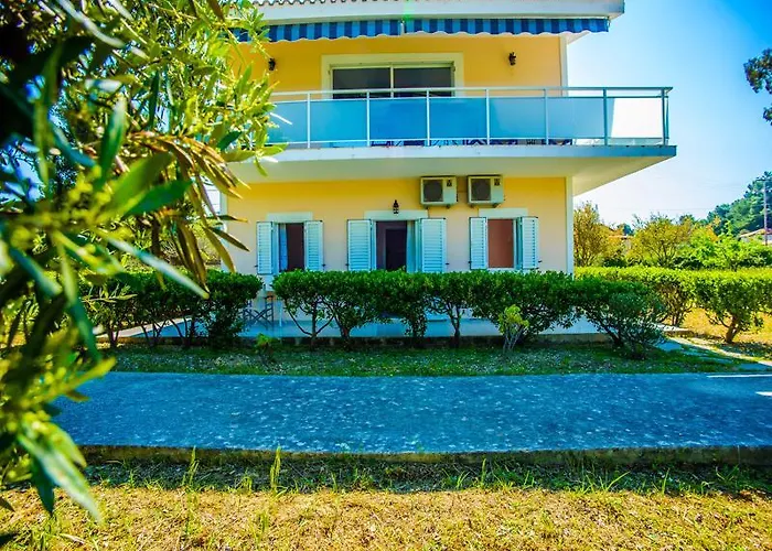 Daire Aloni And Lassi (Kefalonia)